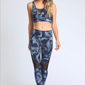 🚨2 PIECES SET LEGGINGS AND SPORT TOP